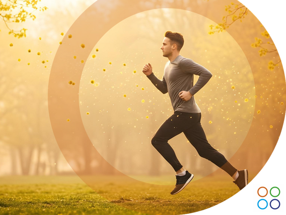 Atleta trotando al aire libre en un parque durante la primavera, rodeado de árboles con polen en el aire.